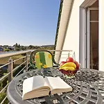 Elunia Apartment *